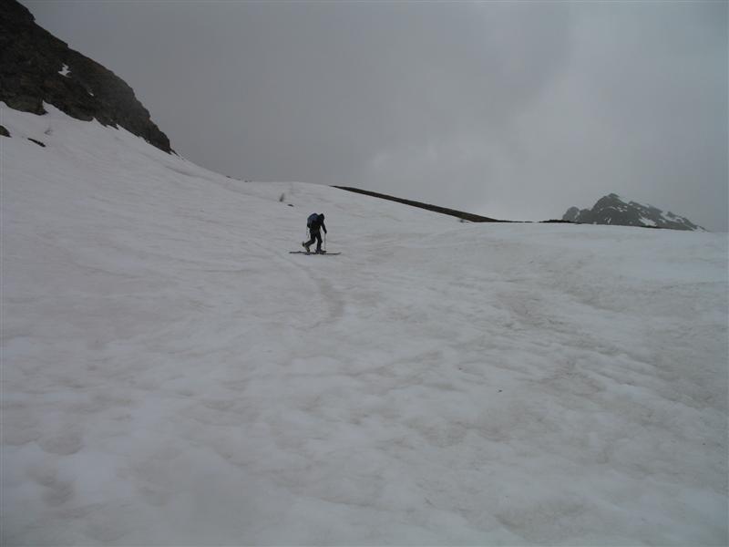 La mto est excrable: pluie, grsil, vent... On monte quand mme.
