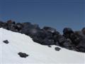 Magnifique basalte noir, on est bien sur un volcan.