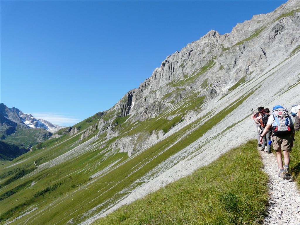 On monte dans les grandes pentes, au-dessus du vallon de Pclet-Polset