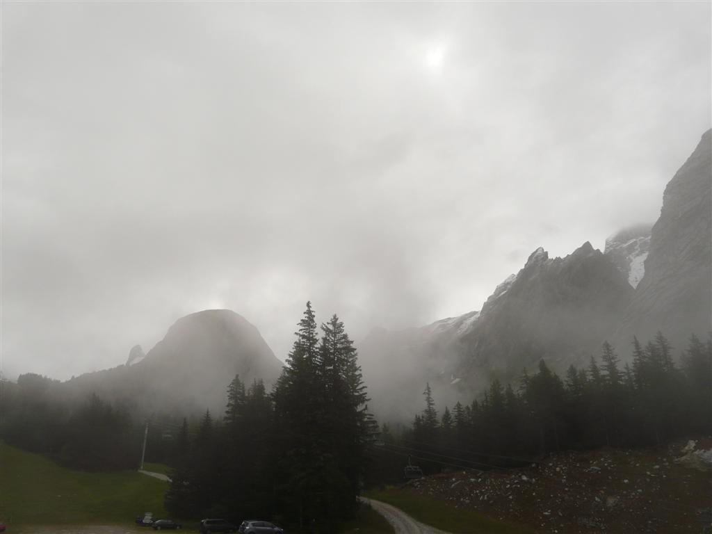 La mto nous promet encore une petite fentre de beau, on monte au Col Rosset (afin galement d