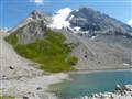Le Lac Long, au pied de la Grande Casse. Le glacier, itinraire de la voie normale pour le sommet a bien diminu
