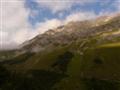 La montagne jecte son humidit: de grosses brumes remontent de partout