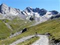 La descente est une vraie partie de plaisir, on se laisse rouler tout le long en slalomant entre les randonneurs.