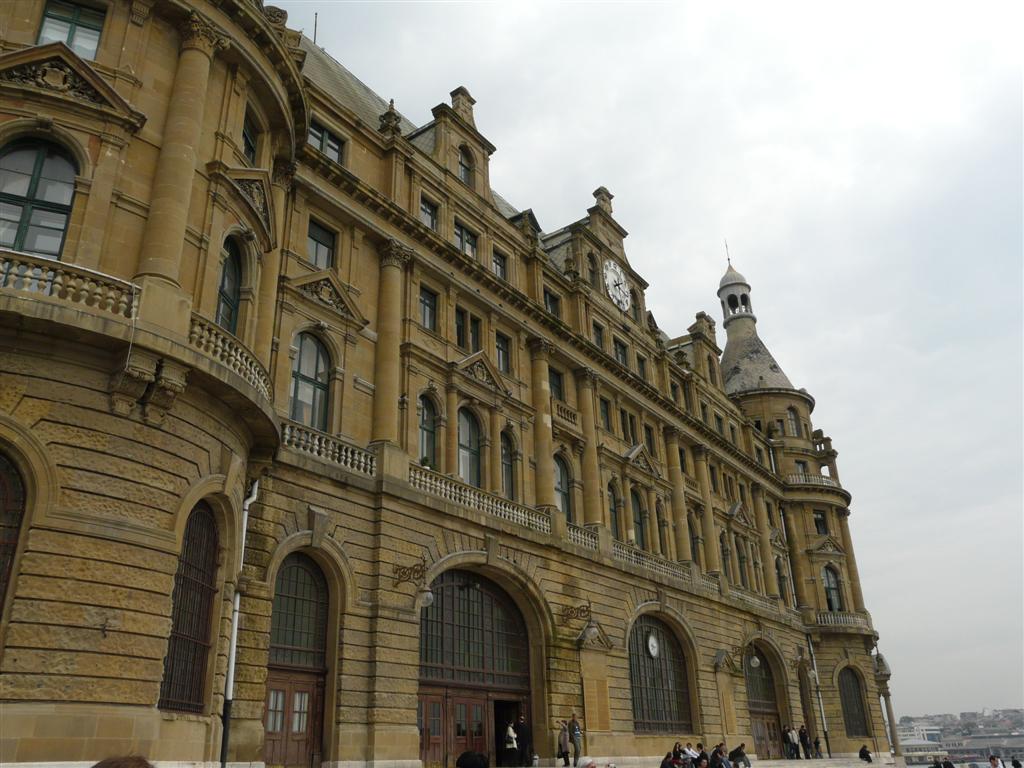Ct Asiatique, la belle gare de Haydarpasa construite au tout dbut du XX